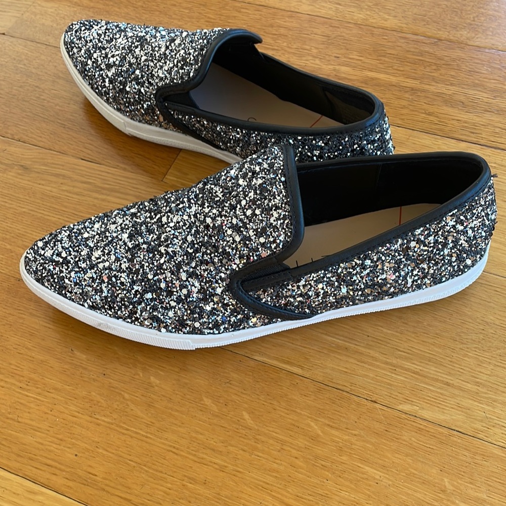 SOLE SOCIETY CHIC GLITTER SNEAKER WITH POINTED TOE - Picture 3 of 3